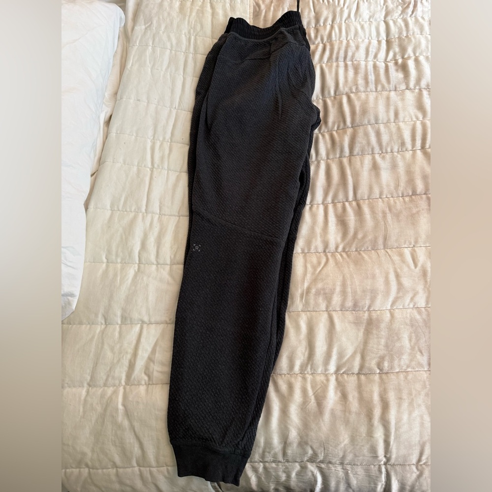 Lululemon Men's At Ease Jogger
Heathered Black